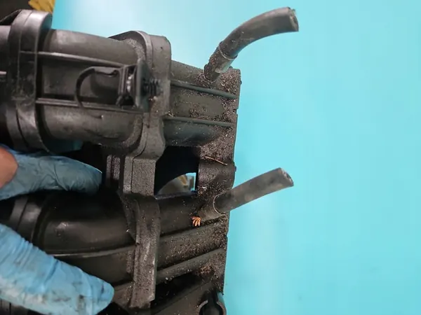 Coletor de admissão Ford Focus C-Max I MK1 03- 2.0 16V image 9