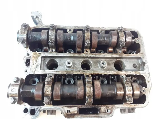 Opel Corsa C 1.0 12V Cylinder Head OE 90400233 image 3