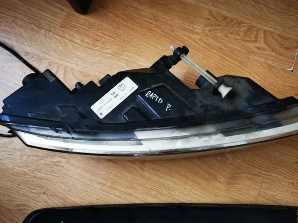 Skoda Rapid Halógeno LED + Quadro Direito 12-17 image 4