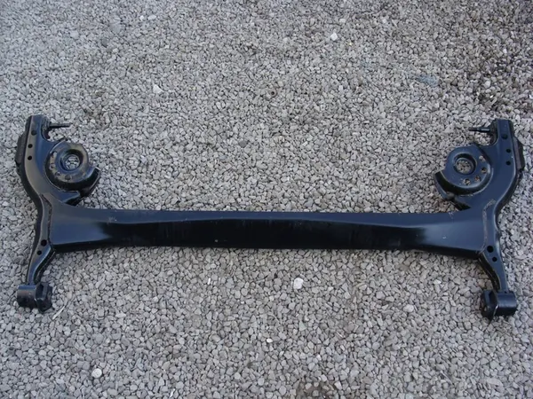 Trave Posteriore Toyota Yaris I Originale image 4