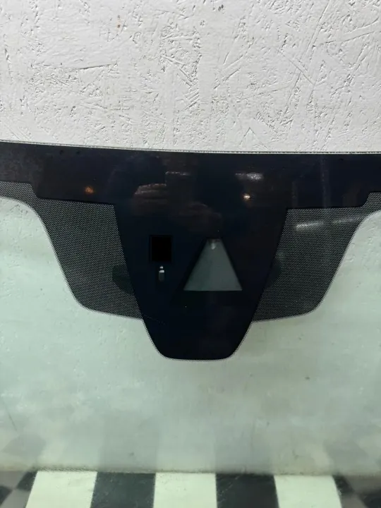 Parabrisas delantero Mazda OE usado OEM 43R-010679 image 5