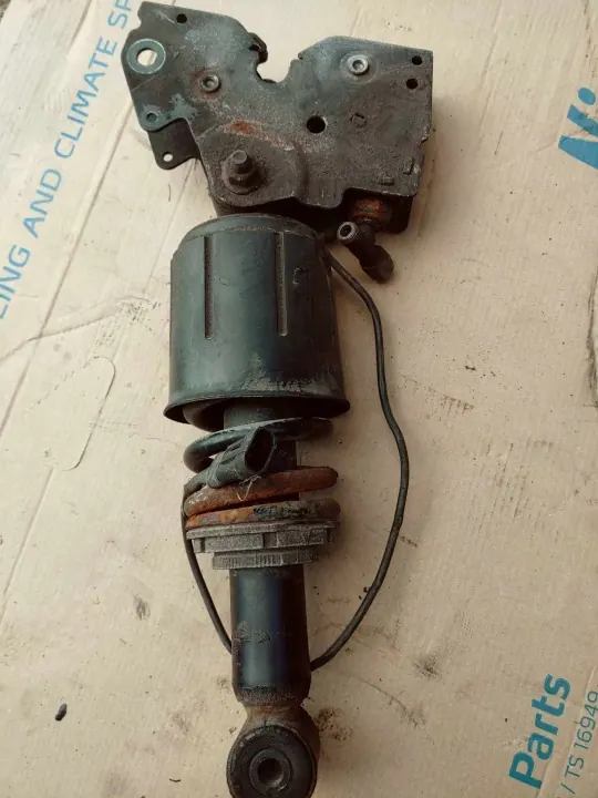 DAF XF 106 hytlåsdämpare OEM 1936405 - Begagnad image 2