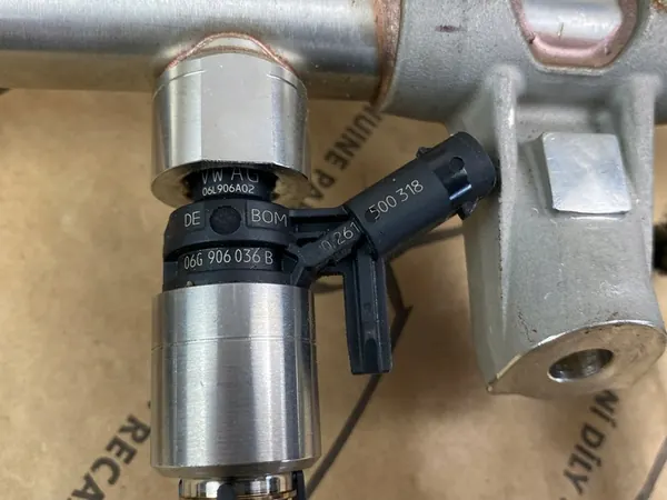 Iniettori AUDI A3 8V 2.0TFSI 06G906036B 06L133317E image 7