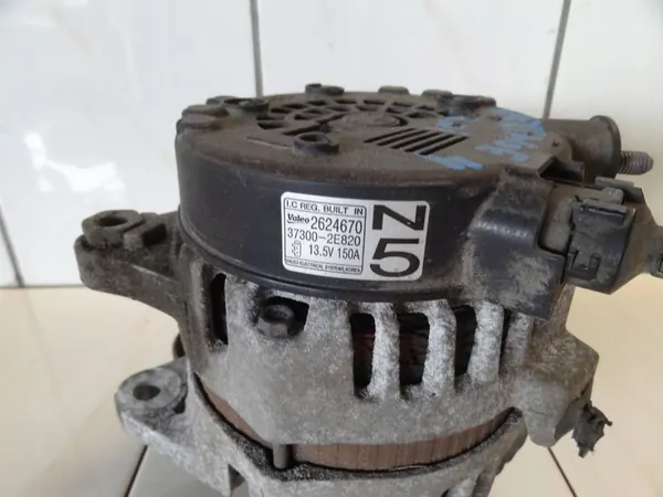 Kia Sportage IV 2018 SUV 2.0 B Vaihtovirtageneraattori 37300-2E820 image 2