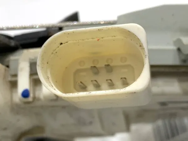 Vänster Framdörrslås Audi Q5 8R SUV 08-17 image 4