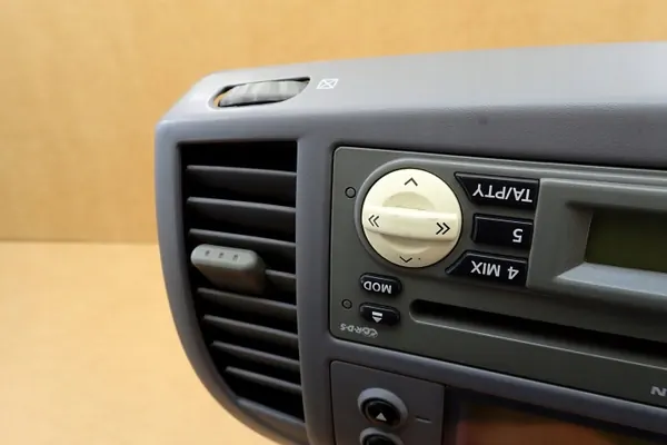 Nissan OE 7642346318 Radio CD-soitin - Harmaa image 10