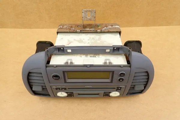 Nissan OE 7642346318 Radio CD-soitin - Harmaa image 4