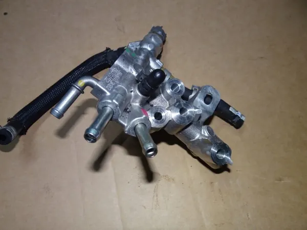 Kraftstoffverteiler OEM Mazda für Mazda 3 BM 2.2D 2014 image 2