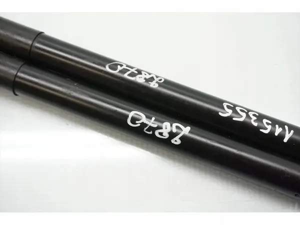 VW Golf Takaluukun Iskunvaimennin 2005 1K6827550E image 2