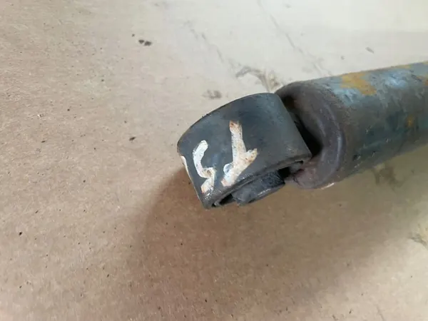 Ammortizzatore posteriore VW T5 image 3