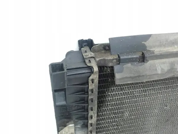 Renault Espace III Waterradiator OEM 070890330F image 7