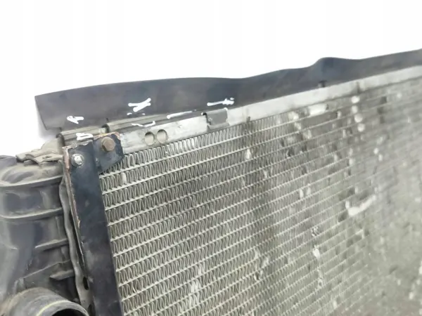 Renault Espace III Waterradiator OEM 070890330F image 8