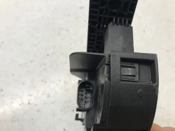 BMW OEM 6889822 Kaasupoljinpotentiometri image 4