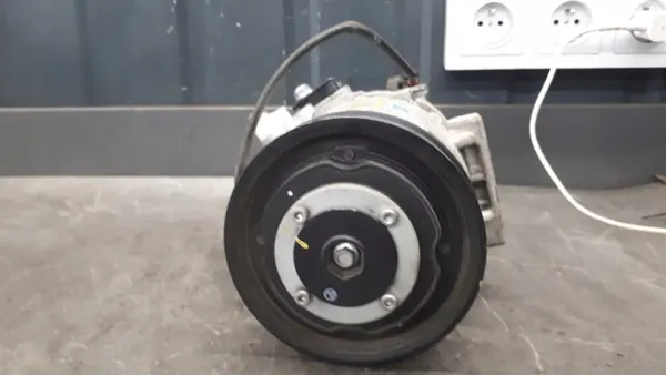 Compresseur climatisation Hyundai OEM 1037E-05300 - Occasion image 3