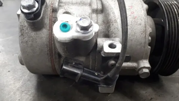 Compresseur climatisation Hyundai OEM 1037E-05300 - Occasion image 6