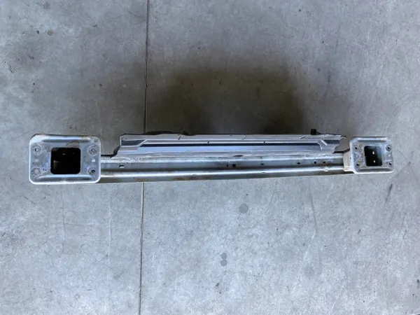 Refuerzo del parachoques delantero OEM KK31-V109A26-AB image 4