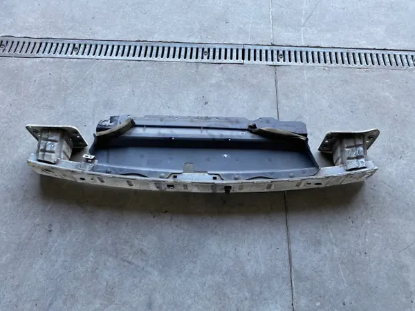 Refuerzo del parachoques delantero OEM KK31-V109A26-AB image 7