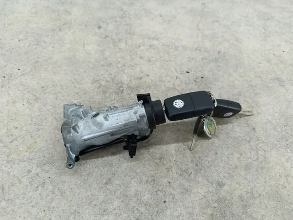 Pieza Volkswagen Golf V 1.9TDI OEM 1K0905851B usada image 2