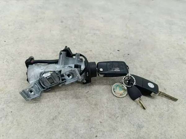 Pieza Volkswagen Golf V 1.9TDI OEM 1K0905851B usada image 3