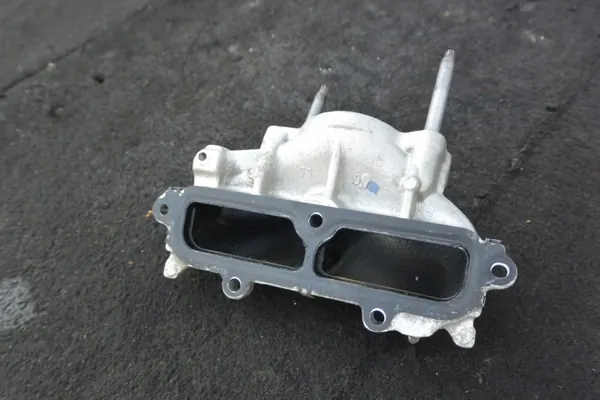 Kort Insugningsrörsanslutning OEM 165786344R image 4