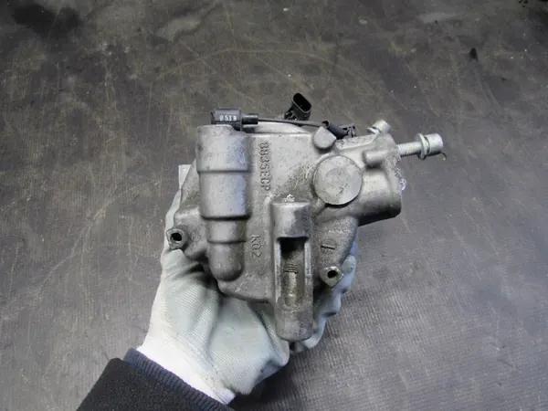 Compresor de AC Mercedes-Benz 1.5 DCI 18-22 A0008306202 image 5