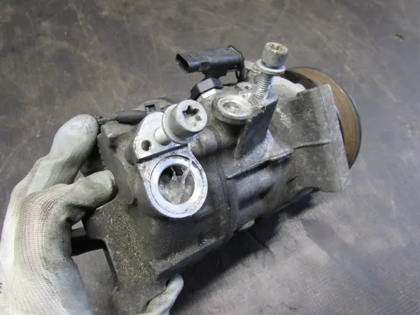Compresor de AC Mercedes-Benz 1.5 DCI 18-22 A0008306202 image 7