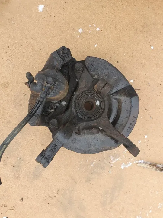 Moyeu/Pivot avant gauche OEM Suzuki Swift MK1 96-01 image 2