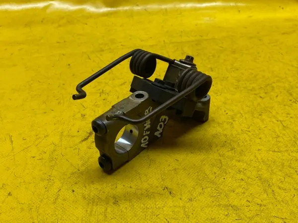OEM 7570013 Laakerituki Peugeot 3008 1.6 VTI:lle image 2