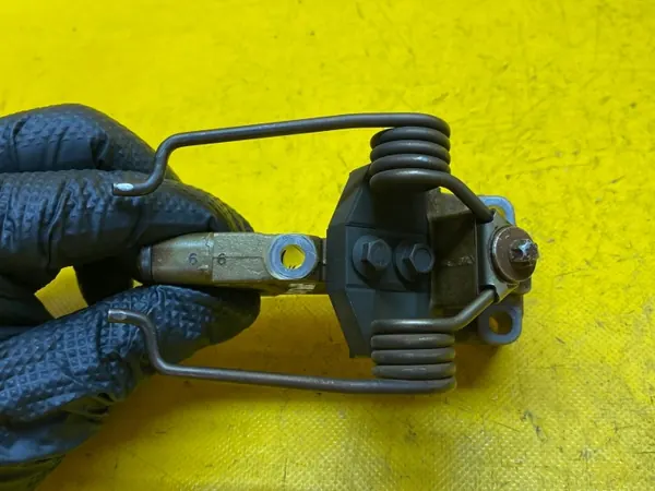 OEM 7570013 Laakerituki Peugeot 3008 1.6 VTI:lle image 3