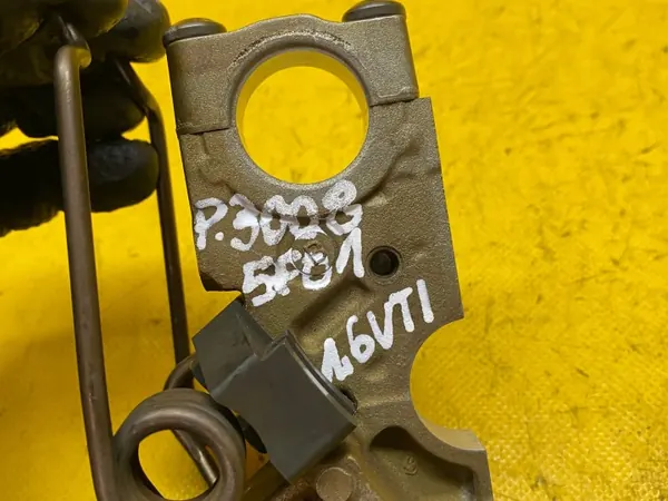 OEM 7570013 Laakerituki Peugeot 3008 1.6 VTI:lle image 9