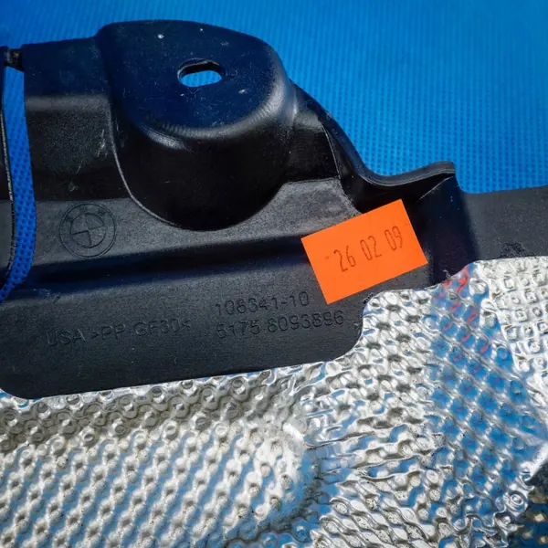 BMW X5 G05 LCI taka-aluskilpi OEM 51758093896 image 5
