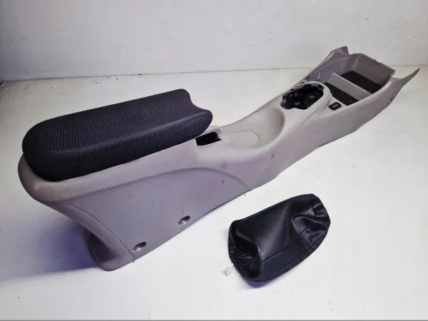 Honda Insight II keskikäytävän käsinoja OEM image 2