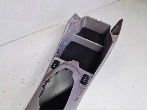 Honda Insight II keskikäytävän käsinoja OEM image 3