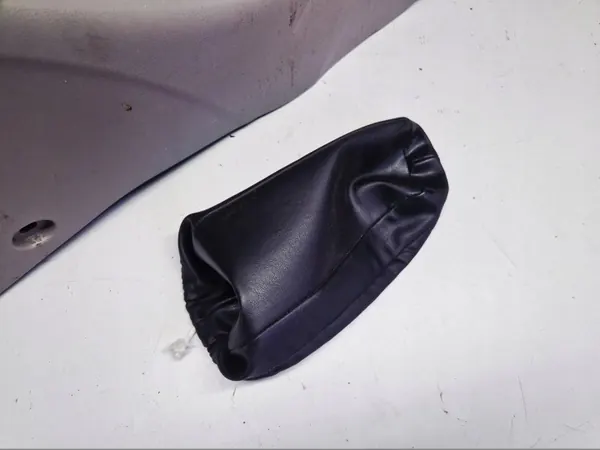 Honda Insight II keskikäytävän käsinoja OEM image 4