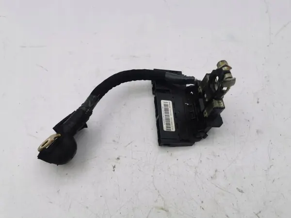 Nissan Qashqai 2019 batterireläsäkring OEM 24011HV71C image 2