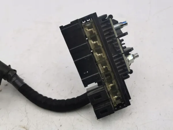 Nissan Qashqai 2019 batterireläsäkring OEM 24011HV71C image 5