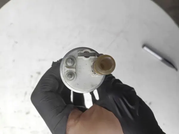 Brandstofpomp Audi 80 B4 2.0 image 4