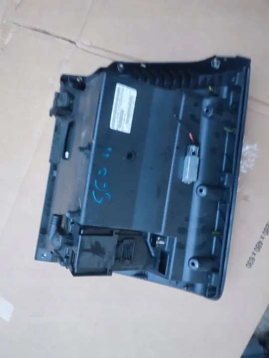 Luvas passageiro OEM 5C7857097AC VW Jetta image 3