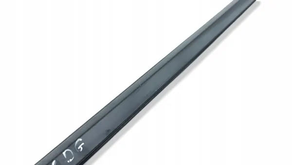Tesla Model Y Achterruitlijst OEM AMD228322 image 9
