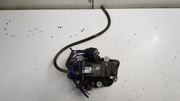 BMW 7 G11 Jousituskompressori OEM 6884682 image 2