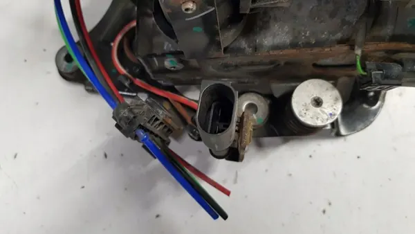 BMW 7 G11 Jousituskompressori OEM 6884682 image 3