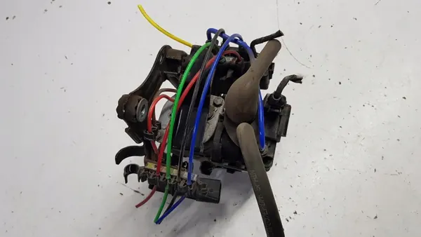 BMW 7 G11 Jousituskompressori OEM 6884682 image 8