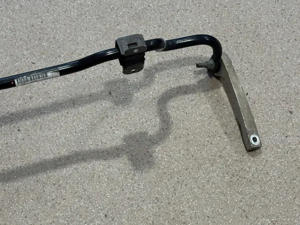 Barre stabilisatrice arrière Audi A5 OEM 8W0511305AJ image 3
