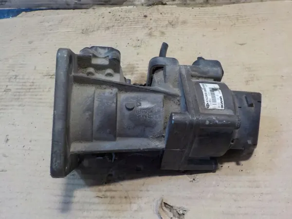 Scanian Pääjarruventtiili OEM 1463045 - Käytetty image 3