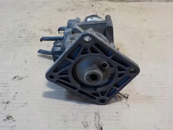 Scanian Pääjarruventtiili OEM 1463045 - Käytetty image 4