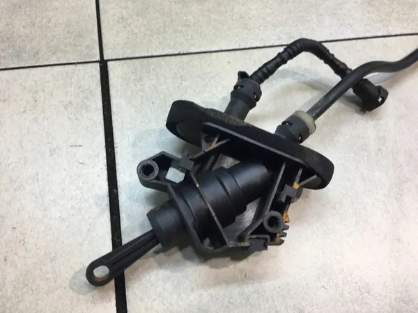 Kopplingsslang Pump Ford Fiesta MK6 1.6 16V image 4