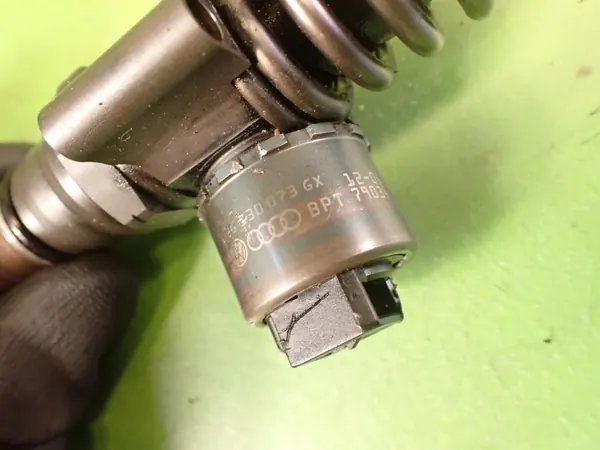 Audi A3 8P 2.0TDI Ruiskutin OEM 03G130073GX image 4