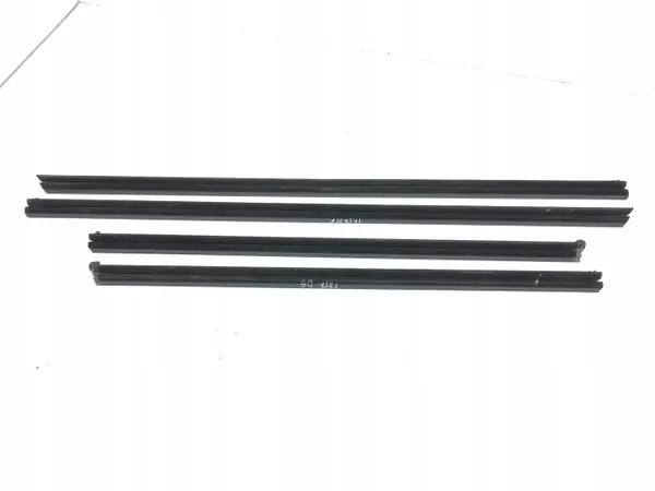 Hyundai i20 etuoven ikkunatiiviste OEM AMD180952 image 2