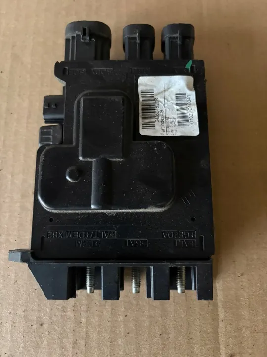 Módulo Batería Renault OE 243501820R para Trafic image 2