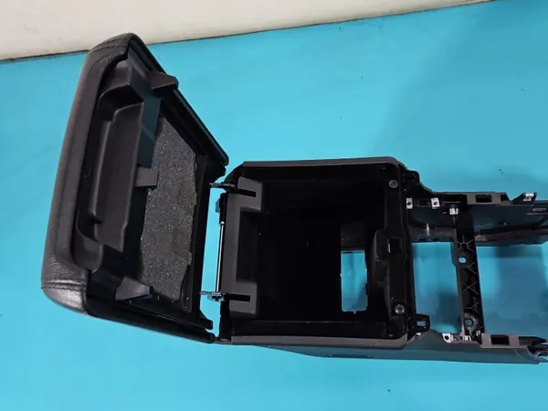 Accoudoir OEM IMPRK1360739 pour Land Rover Discovery Sport image 4